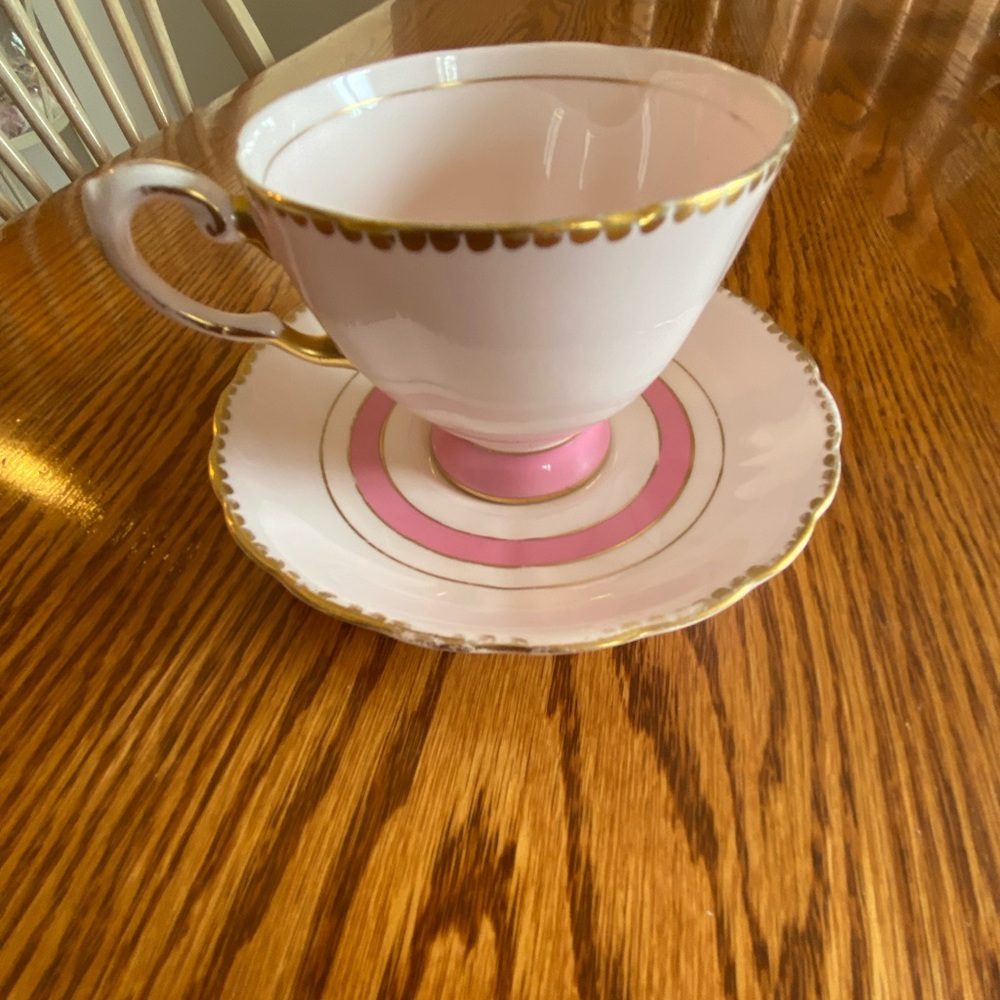 Fine English Bone China Made in England Tuscan # 916194, Teacup and saucer